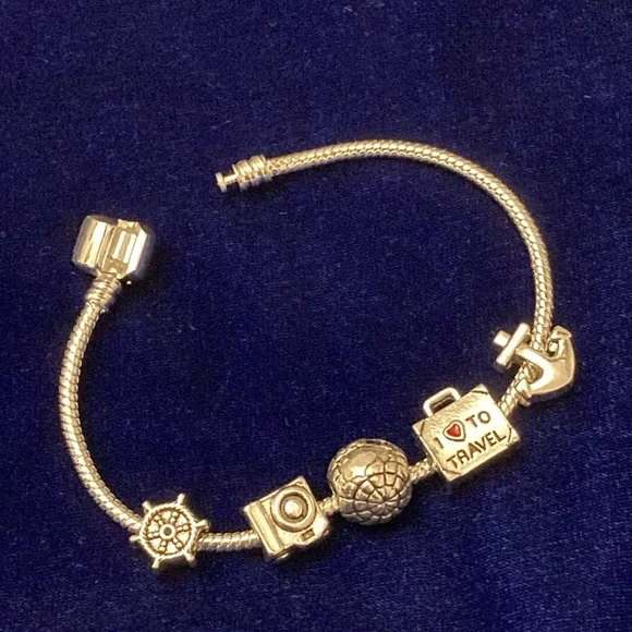 ๐งณ NWOT - I โค๏ธ To Travel Suitcase - Silvertone Slider Charm ๐งณ - Picture 2 of 6